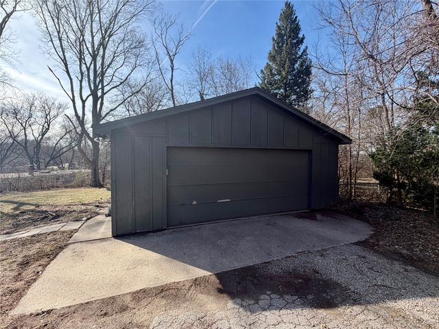 3006 Fleur Drive, Des Moines, IA 50321