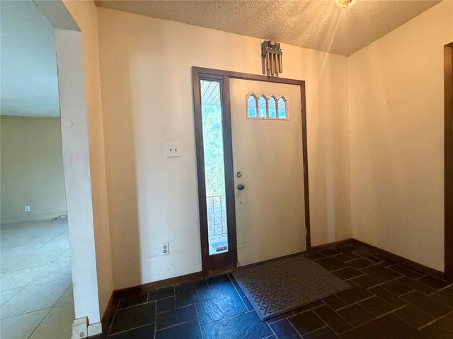 3006 Fleur Drive, Des Moines, IA 50321