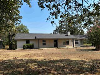 2 North Drive, Conway, AR 72034