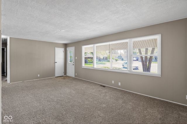 629 Gooseberry Lane, Greenwood, IN 46143
