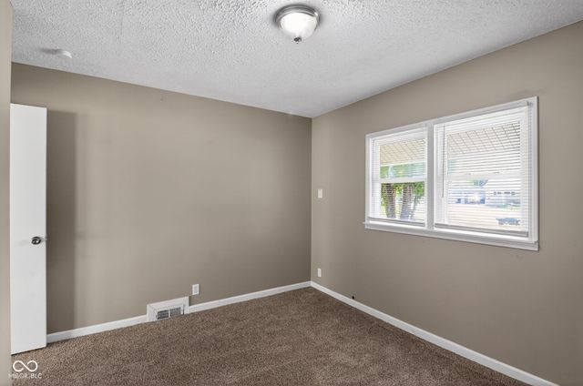 629 Gooseberry Lane, Greenwood, IN 46143