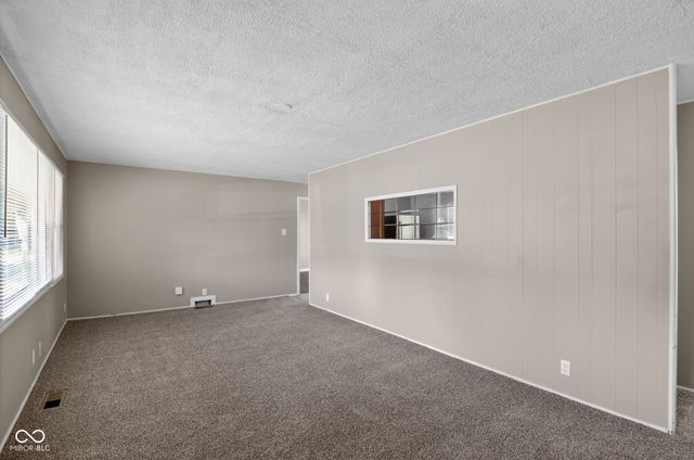 629 Gooseberry Lane, Greenwood, IN 46143