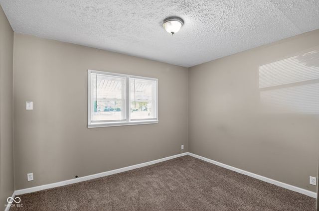 629 Gooseberry Lane, Greenwood, IN 46143