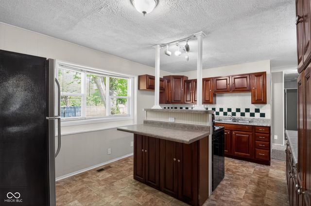 629 Gooseberry Lane, Greenwood, IN 46143