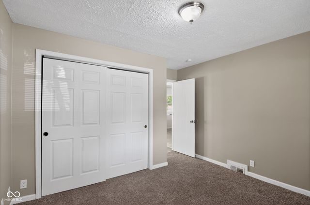 629 Gooseberry Lane, Greenwood, IN 46143