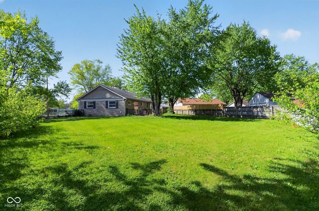 629 Gooseberry Lane, Greenwood, IN 46143
