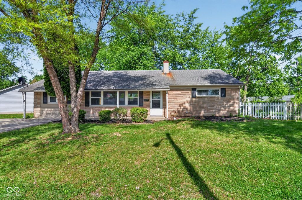 629 Gooseberry Lane, Greenwood, IN 46143