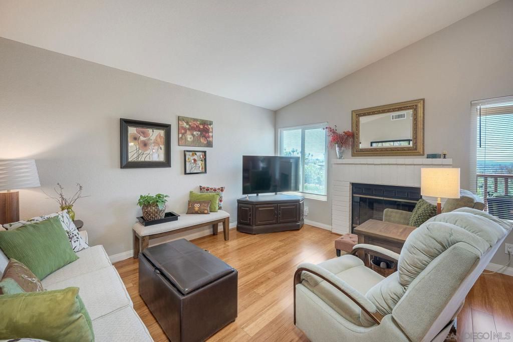 Image 3 of property listing at 1849 Buckskin Glen, Escondido, CA 92027