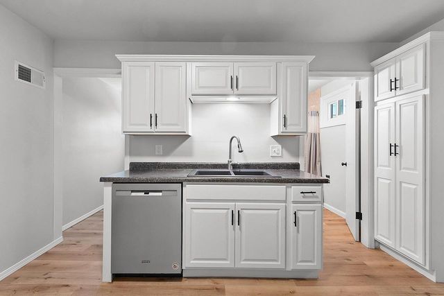828 S CHESTNUT AVENUE, Green Bay, WI 54304