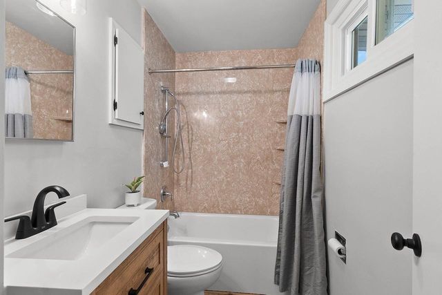 828 S CHESTNUT AVENUE, Green Bay, WI 54304