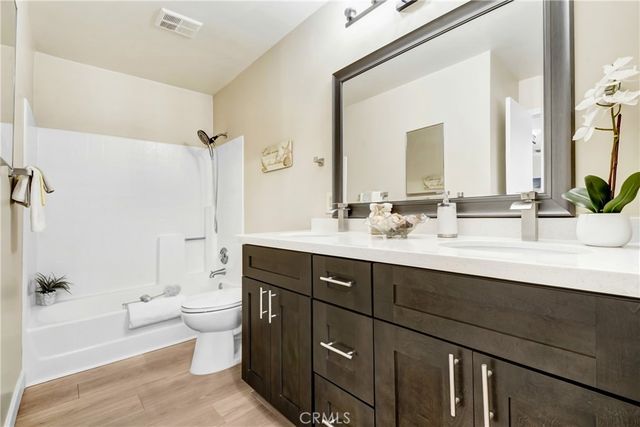 946 W Kendall, Corona, CA 92882