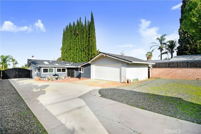 946 W Kendall, Corona, CA 92882