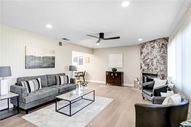 946 W Kendall, Corona, CA 92882