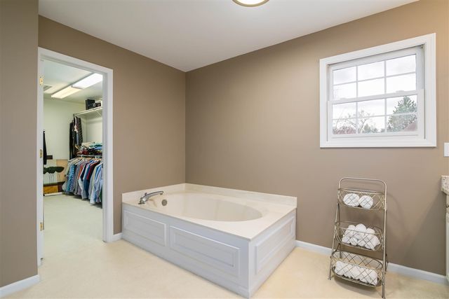 4949 Lexington Court, Rochester, MI 48306