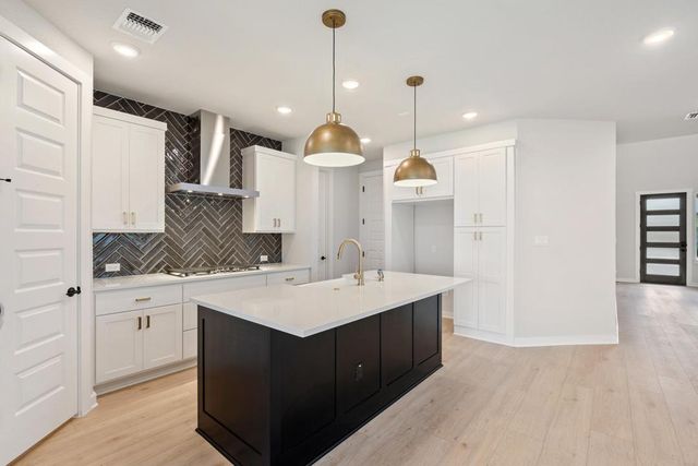 112 High Valley Drive, Liberty Hill, TX 78642