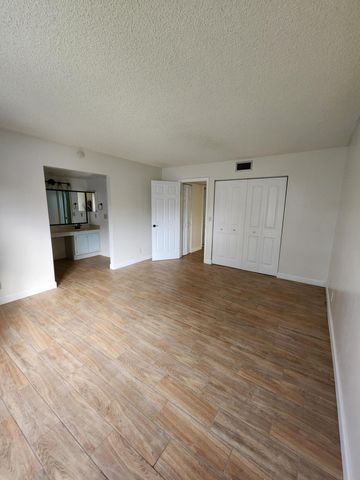 3345 Lucerne Park Drive 3345, Greenacres, FL 33467
