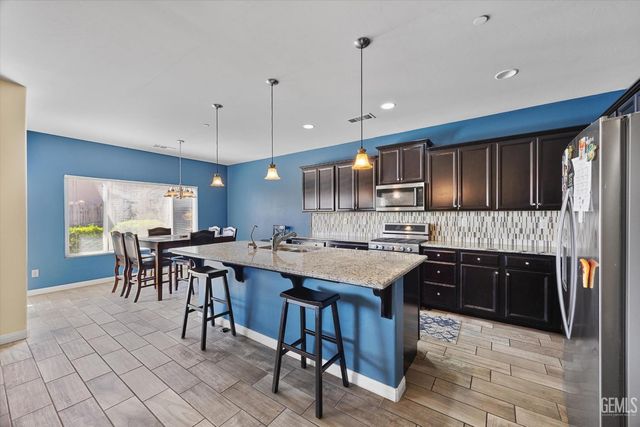 9313 Wolf River Avenue, Bakersfield, CA 93312