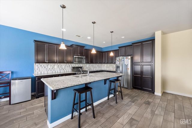 9313 Wolf River Avenue, Bakersfield, CA 93312