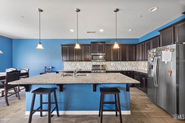 9313 Wolf River Avenue, Bakersfield, CA 93312