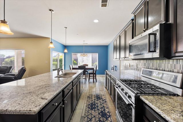 9313 Wolf River Avenue, Bakersfield, CA 93312