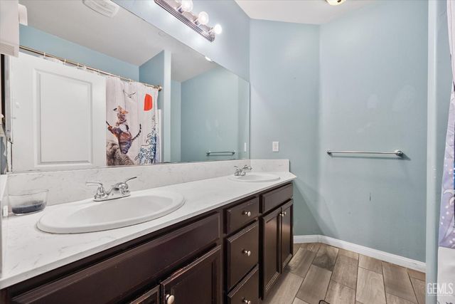 9313 Wolf River Avenue, Bakersfield, CA 93312