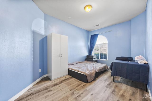 9313 Wolf River Avenue, Bakersfield, CA 93312