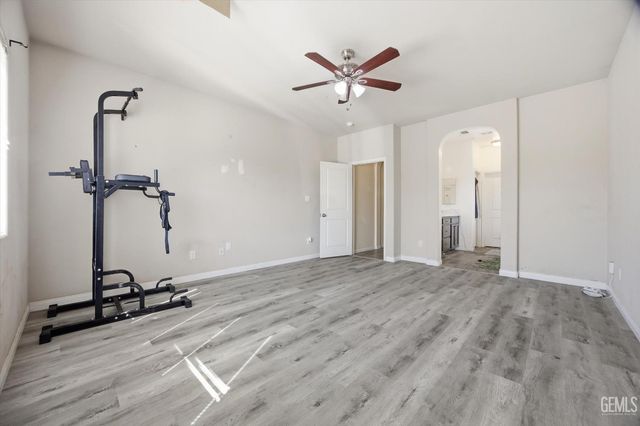 9313 Wolf River Avenue, Bakersfield, CA 93312