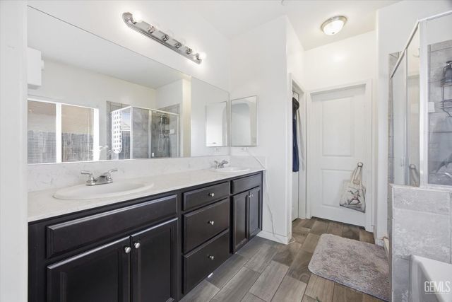 9313 Wolf River Avenue, Bakersfield, CA 93312