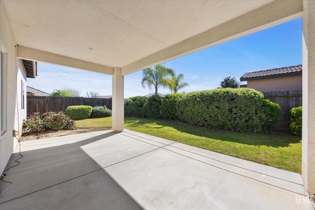 9313 Wolf River Avenue, Bakersfield, CA 93312