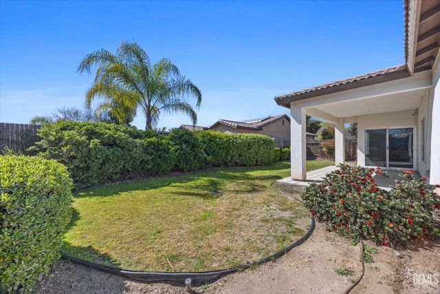 9313 Wolf River Avenue, Bakersfield, CA 93312