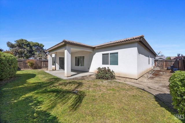 9313 Wolf River Avenue, Bakersfield, CA 93312