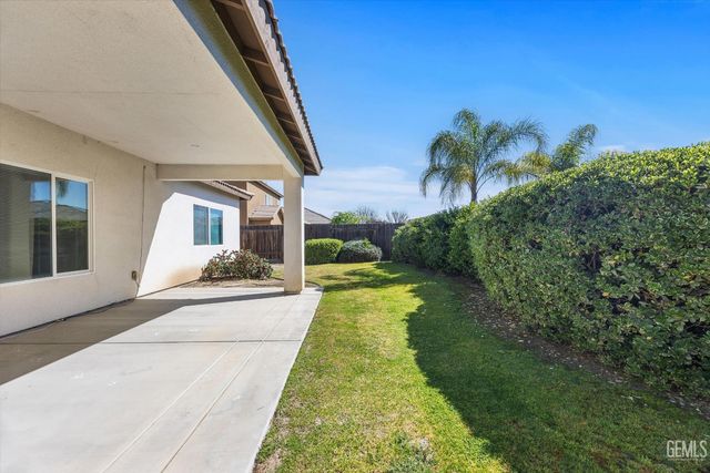 9313 Wolf River Avenue, Bakersfield, CA 93312