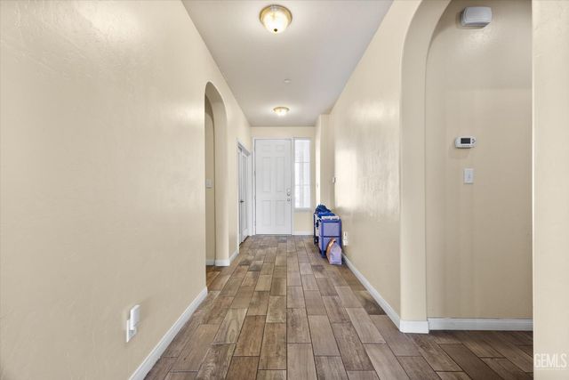 9313 Wolf River Avenue, Bakersfield, CA 93312