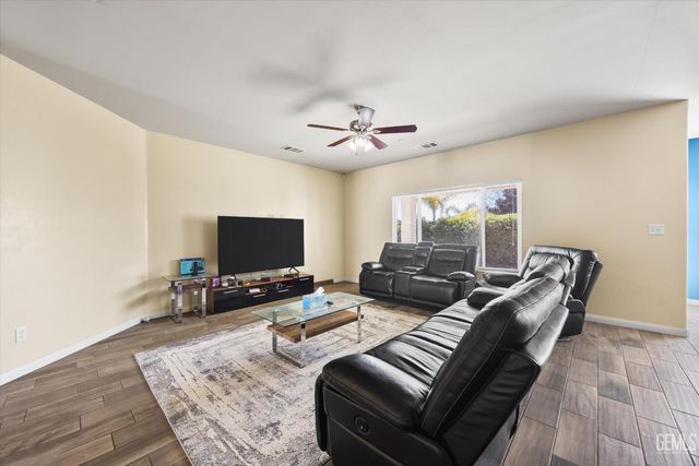 9313 Wolf River Avenue, Bakersfield, CA 93312