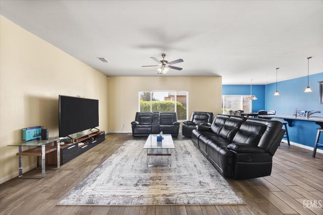 9313 Wolf River Avenue, Bakersfield, CA 93312