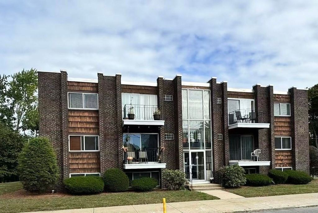 37 South St 7, Medford, MA 02155