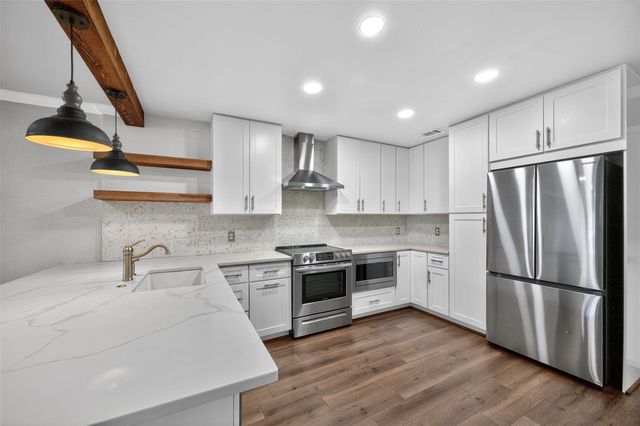 6308 Meredith Drive, Bellaire, TX 77401