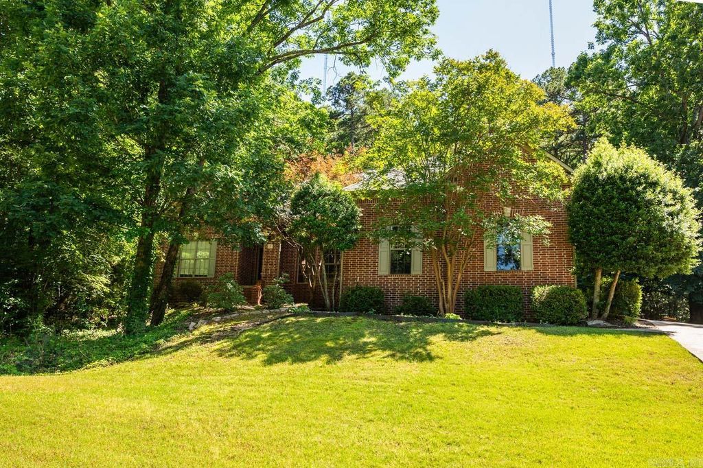 7 Bouresse Dr, Little Rock, AR 72223