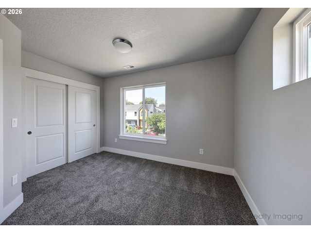 5406 N CECELIA St, Portland, OR 97203