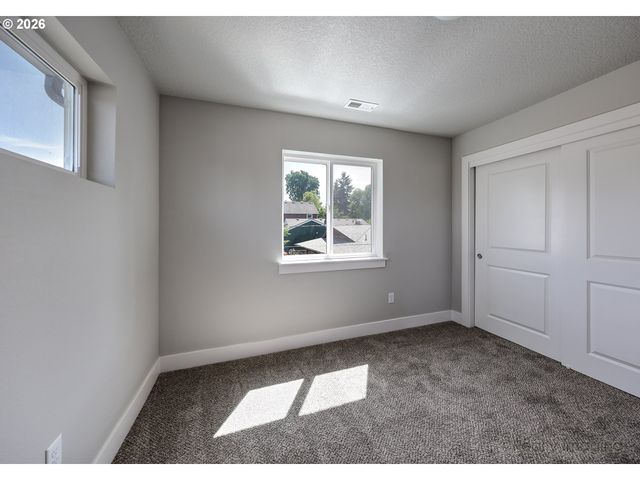 5406 N CECELIA St, Portland, OR 97203