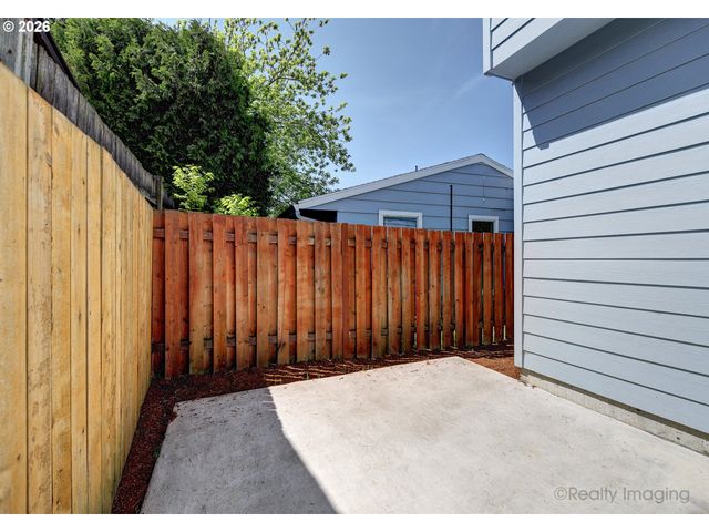 5406 N CECELIA St, Portland, OR 97203