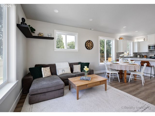 5406 N CECELIA St, Portland, OR 97203