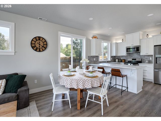 5406 N CECELIA St, Portland, OR 97203