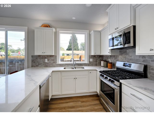 5406 N CECELIA St, Portland, OR 97203