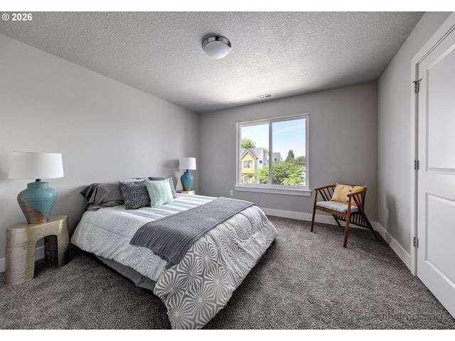 5406 N CECELIA St, Portland, OR 97203