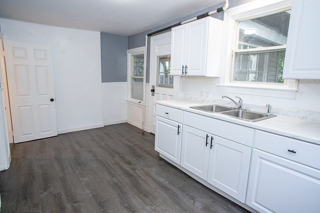 22 Prescott St, Leominster, MA 01453