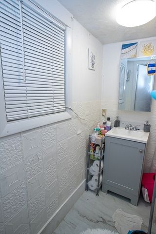 22 Prescott St, Leominster, MA 01453