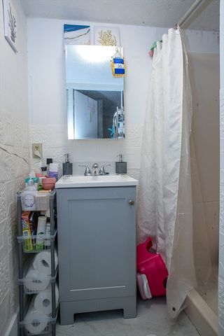 22 Prescott St, Leominster, MA 01453