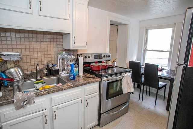 22 Prescott St, Leominster, MA 01453