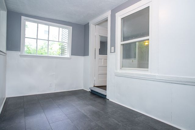 22 Prescott St, Leominster, MA 01453